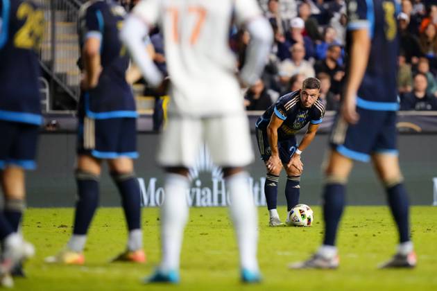 October 19, 2024: Philadelphia Union Defender Kai Wagner (27) prepares for a free kick during the second half of an MLS, Fussball Herren, USA match against FC Cincinnati at Subaru Park in Chester, Pennsylvania. CSM Chester United States of America - ZUMAc04_ 20241019_zma_c04_320 Copyright: xKylexRoddenx