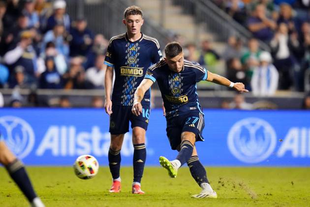 October 19, 2024: Philadelphia Union Defender Kai Wagner (27) attempts a free kick during the second half of an MLS, Fussball Herren, USA match against FC Cincinnati at Subaru Park in Chester, Pennsylvania. CSM Chester United States of America - ZUMAc04_ 20241019_zma_c04_342 Copyright: xKylexRoddenx