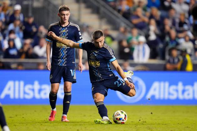 October 19, 2024: Philadelphia Union Defender Kai Wagner (27) attempts a free kick during the second half of an MLS, Fussball Herren, USA match against FC Cincinnati at Subaru Park in Chester, Pennsylvania. CSM Chester United States of America - ZUMAc04_ 20241019_zma_c04_346 Copyright: xKylexRoddenx