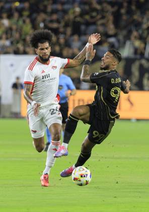 October 19, 2024, Los Angeles, California, USA: Denis Bouanga 99 of the Los Angeles Football Club is defended by Rodrigues 26 of the San Jose Earthquakes during their regular season MLS, Fussball Herren, USA match on Saturday October 19, 2024 at the BMO Stadium in Los Angeles, California. LAFC defeats Earthquakes, 3-1. JAVIER ROJAS PI Los Angeles USA - ZUMAp124 20241019_zaa_p124_046 Copyright: xJavierxRojasx