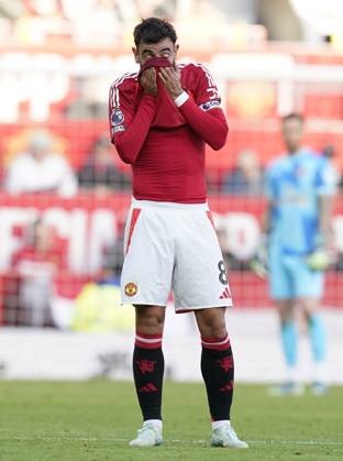 Manchester, England, 19th October 2024. Bruno Fernandes of Manchester United, ManU during the Premier League match at Old Trafford, Manchester. Picture credit should read: Andrew Yates Sportimage EDITORIAL USE ONLY. No use with unauthorised audio, video, data, fixture lists, club league logos or live services. Online in-match use limited to 120 images, no video emulation. No use in betting, games or single club league player publications. SPI-3399-0115