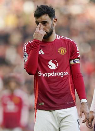 Manchester, England, 19th October 2024. Bruno Fernandes of Manchester United, ManU during the Premier League match at Old Trafford, Manchester. Picture credit should read: Andrew Yates Sportimage EDITORIAL USE ONLY. No use with unauthorised audio, video, data, fixture lists, club league logos or live services. Online in-match use limited to 120 images, no video emulation. No use in betting, games or single club league player publications. SPI-3399-0128