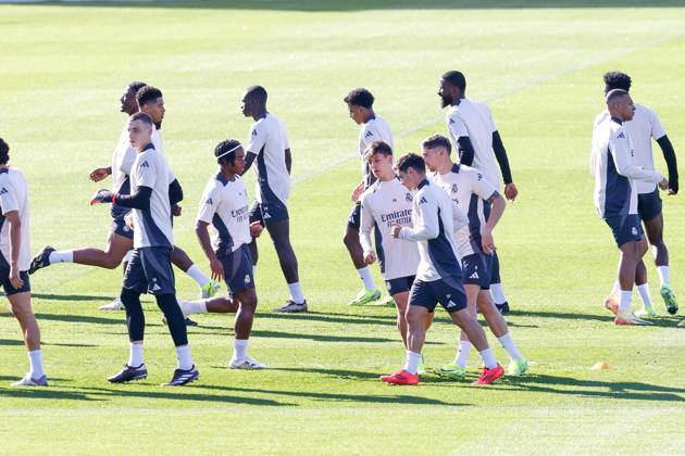 October 21, 2024, Madrid, Madrid, SPAIN: Arda Guler, Brahim Diaz, Federico Valverde and Endrick Felipe of Real Madrid warm up during the training day of Real Madrid ahead of the UEFA Champions League, football match against Borussia Dortmund, at Ciudad Deportiva Real Madrid on October 21, 2024, in Valdebebas, Madrid, Spain. Madrid SPAIN - ZUMAa181 20241021_zaa_a181_032 Copyright: xDennisxAgyemanx