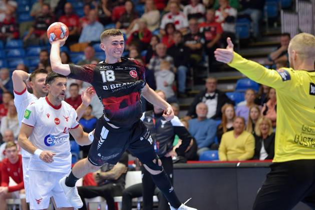 Florian Dorsten MT Melsungen 18 on the throw Bj rgvin Pall Gustafsson Goalkeeper, Goalkeeper Valur Reykjavik, 1 R , Alexander Petersson Valur Reykjavik, 43 L , GER, MT Melsungen ISL, Valur Reykjavik, Handball, EHF European League Maenner, Group Matches, Season 2024 2025, 22 10 2024, GER, MT Melsungen ISL,Valur Reykjavik , Handball, EHF Maenner, Group Matches, Season 2024 2025, 22 10 2024 Kassel Copyright: xEibner-Pressefotox xRolandxSippex EP_RSL