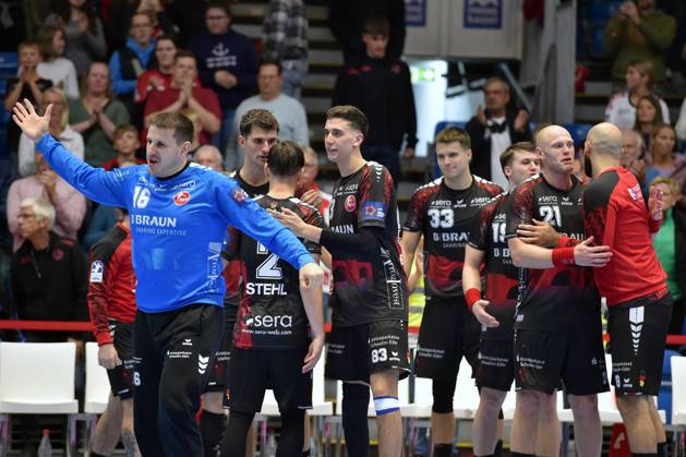 Cheering, joy after the victory Nebojsa Simic goalkeeper MT Melsungen 16 , Ian Barrufet MT Melsungen 83 , Aaron Mensing MT Melsungen 33 , Arnar Freyr Arnarsson MT Melsungen 21 , Adrian Sipos MT Melsungen 8 L R , GER, MT Melsungen ISL, Valur Reykjavik, Handball, EHF European League Men, Group Matches, Season 2024 2025, 22 10 2024, GER, MT Melsungen ISL,Valur Reykjavik , Handball, EHF Men, Group Matches, Season 2024 2025, 22 10 2024 Kassel Copyright: xEibner-Pressefotox xRolandxSippelx EP_RSL