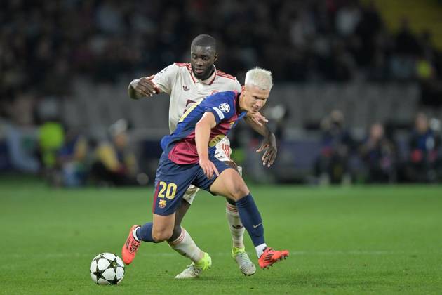 in duel, action, with Dayot Upamecano 2 FC Bayern Muenchen , Dani Olmo 20 FC Barcelona , FC Barcelona vs FC Bayern Muenchen, Champions League, Soccer, Matchday 3, 23 10 2024 Barcelona Catalonia Spain Copyright: xkolbert-press FelipexMondinox