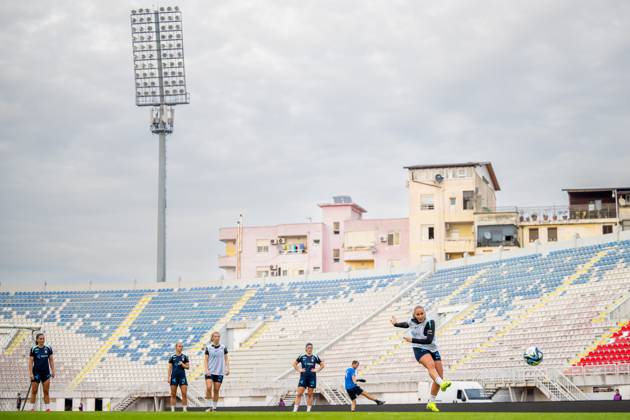 241024 Cathinka Tandberg of the Norwegian women s national football team during a training session on October 24, 2024 in Shkodar Photo Vegard Grott BILDBYRAN kod VG VG0679 bbeng fotboll football soccer fotball norge norway women dam uefa euro qualifier em kvalifisering kvinner em kvalik em kval träning practice training trening Copyright: VEGARDxGRoTT BB241024VG011