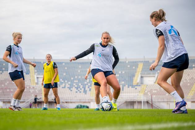 241024 Cathinka Tandberg of the Norwegian women s national football team during a training session on October 24, 2024 in Shkodar Photo Vegard Grott BILDBYRAN kod VG VG0679 bbeng fotboll football soccer fotball norge norway women dam uefa euro qualifier em kvalifisering kvinner em kvalik em kval träning practice training trening Copyright: VEGARDxGRoTT BB241024VG021