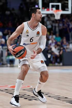 October 24, 2024, Madrid, Madrid, SPAIN: Alberto Abalde of Real Madrid in action during the Turkish Airlines EuroLeague, Regular Season Round Five, basketball match played between Real Madrid Baloncesto and Crvena Zvezda Meridianbet Belgrade at Wizink Center pavilion on October 24, 2024 in Madrid, Spain. Madrid SPAIN - ZUMAa181 20241024_zaa_a181_095 Copyright: xOscarxJ.xBarrosox