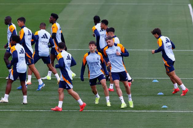 October 25, 2024, Madrid, Madrid, SPAIN: Arda Guler and Federico Valverde of Real Madrid warm up during the training day of Real Madrid ahead the Spanish League, LaLiga EA Sports, football match against FC Barcelona, Barca at Ciudad Deportiva Real Madrid on October 25, 2024, in Valdebebas, Madrid, Spain. Madrid SPAIN - ZUMAa181 20241025_zaa_a181_093 Copyright: xDennisxAgyemanx
