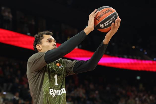 Oscar da Silva FC Bayern Basketball, 1 when warming up GER, FC Bayern Basketball vs Olympiacos Piraeus, Basketball, Euroleague, Season 2024 2025, 25 10 2024 GER, FC Bayern Basketball vs Olympiacos Piraeus, Basketball, Euroleague, Season 2024 2025, 25 10 2024 Munich Copyright: xEibner-Pressefoto MarcelxEngelbrechtx EP_MET