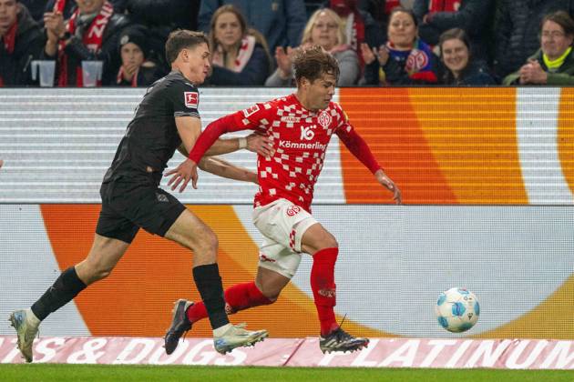 Philipp Sander Borussia Mönchengladbach Kaishu Sano Mainz 05 battle for the ball during the Bundesliga match between 1 FSV Mainz 05 and Borussia Mönchengladbach, Mewa Arena on October 25, 2024 in Mainz, Germany Photo by Wolfgang Denkinger DeFodi Images Philipp Sander Borussia Mönchengladbach Kaishu Sano Mainz 05 battle for the ball during the Bundesliga match between 1 FSV Mainz 05 and Borussia Mönchengladbach at Mewa Arena on October 25, 2024 in Mainz, Germany Photo by Wolfgang Denkinger DeFodi Images not used in POL SRB CRO FRA GBR NED ITA USA Defodi 747 747 20241025 MA05BMG 000000113 Defodi-747 not used in POL SRB CRO FRA GBR NED ITA USA DFL regulations prohibit any use of photographs as image sequences and or quasi-video.