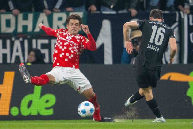 Philipp Sander Borussia Mönchengladbach Kaishu Sano Mainz 05 battle for the ball during the Bundesliga match between 1 FSV Mainz 05 and Borussia Mönchengladbach, Mewa Arena on October 25, 2024 in Mainz, Germany Photo by Wolfgang Denkinger DeFodi Images Philipp Sander Borussia Mönchengladbach Kaishu Sano Mainz 05 battle for the ball during the Bundesliga match between 1 FSV Mainz 05 and Borussia Mönchengladbach at Mewa Arena on October 25, 2024 in Mainz, Germany Photo by Wolfgang Denkinger DeFodi Images not used in POL SRB CRO FRA GBR NED ITA USA Defodi 747 747 20241025 MA05BMG 000000139 Defodi-747 not used in POL SRB CRO FRA GBR NED ITA USA DFL regulations prohibit any use of photographs as image sequences and or quasi-video.