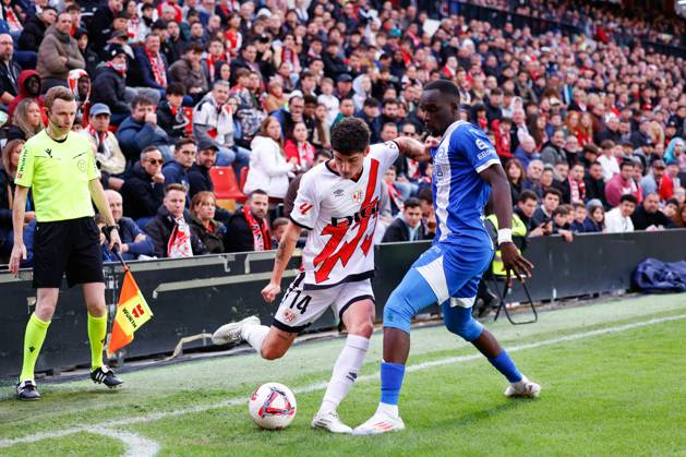 October 26, 2024, Madrid, Madrid, SPAIN: Sergio Camello of Rayo Vallecano in action during the Spanish League, LaLiga EA Sports, football match played between Rayo Vallecano and Deportivo Alaves at Estadio de Vallecas on October 26, 2024, in Madrid, Spain. Madrid SPAIN - ZUMAa181 20241026_zaa_a181_063 Copyright: xDennisxAgyemanx