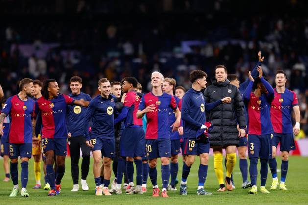 October 26, 2024, Madrid, Madrid, SPAIN: Players of FC Barcelon celebrate the victory during the Spanish League, LaLiga EA Sports, football match played between Real Madrid and FC Barcelona, Barca at Santiago Bernabeu stadium on October 26, 2024, in Madrid, Spain. Madrid SPAIN - ZUMAa181 20241026_zaa_a181_296 Copyright: xDennisxAgyemanx