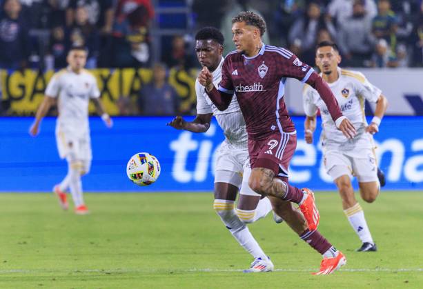 October 26, 2024, Los Angeles, California, USA: Andreas Maxso 5 of the Colorado Rapids is challenged by Emiro Garces 25 of the LA Galaxy during the Audi 2024 MLS, Fussball Herren, USA Cup Playoffs Round One Game 1 of 3 on Saturday October 26, 2024 at Dignity Health Sports Park Stadium in Carson, California. The Galaxy defeats Rapids, 5-0. JAVIER ROJAS PI Los Angeles USA - ZUMAp124 20241026_zaa_p124_038 Copyright: xJavierxRojasx