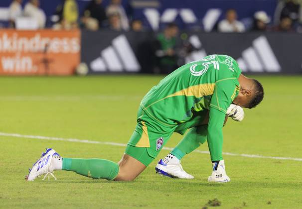 October 26, 2024, Los Angeles, California, USA: Goalkeeper, Zackary Steffan 95 of the Colorado Rapids reacts after stopping a shot into goal during the Audi 2024 MLS, Fussball Herren, USA Cup Playoffs Round One Game 1 of 3 against the LA Galaxy on Saturday October 26, 2024 at Dignity Health Sports Park Stadium in Carson, California. The Galaxy defeats Rapids, 5-0. JAVIER ROJAS PI Los Angeles USA - ZUMAp124 20241026_zaa_p124_043 Copyright: xJavierxRojasx