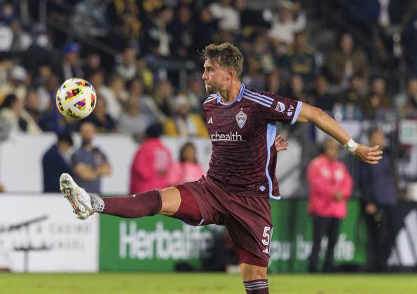 October 26, 2024, Los Angeles, California, USA: Andreas Maxso 5 of the Colorado Rapids controls the ball during the Audi 2024 MLS, Fussball Herren, USA Cup Playoffs Round One Game 1 of 3 against the Colorado Rapids on Saturday October 26, 2024 at Dignity Health Sports Park Stadium in Carson, California. The Galaxy defeats Rapids, 5-0. JAVIER ROJAS PI Los Angeles USA - ZUMAp124 20241026_zaa_p124_066 Copyright: xJavierxRojasx