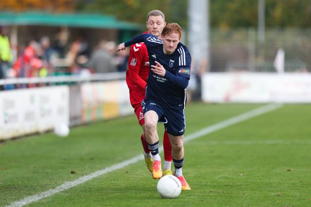 26 10 2024, Soccer, Men, Regionalliga Nord, Matchday 16, FC Eintracht Norderstedt BSV Kickers Emden Pascal Steinwender blue 7 BSV Kickers Emden in a duel with Dane Kummerfeld 8 FC Eintracht Norderstedt