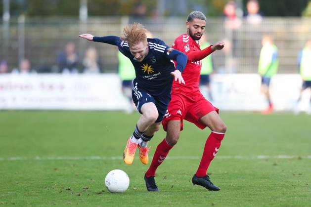 26 10 2024, Soccer, Men, Regionalliga Nord, Matchday 16, FC Eintracht Norderstedt BSV Kickers Emden Pascal Steinwender blue 7 BSV Kickers Emden in a duel with Luis Coordes 11 FC Eintracht Norderstedt