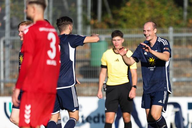 26 10 2024, Soccer, Men, Regionalliga Nord, Matchday 16, FC Eintracht Norderstedt BSV Kickers Emden Goal celebration Emden to 0 3 by Tim Justin Dietrich blue 2 BSV Kickers Emden