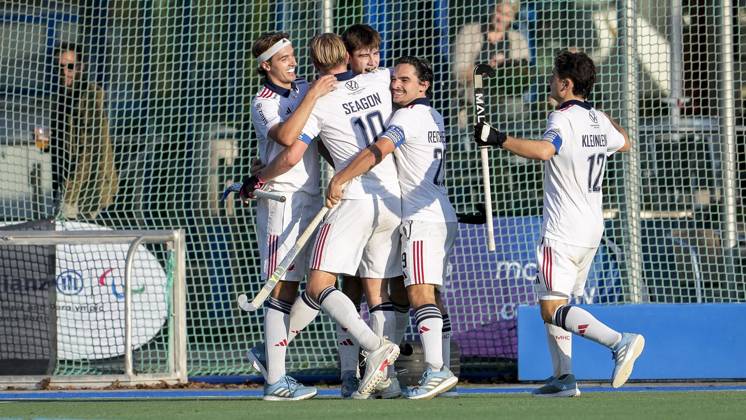 Players of Mannheimer HC MHC , celebrate the goal, celebrate the goal, goal, celebration, cheers about the goal, rejoice, joy, rejoices, optimistic, positive, game scene, highlight, action, 27 10 2024, Mannheim Germany , Hockey, 1 Bundesliga, Men, Mannheimer HC UHC Hamburg xozx