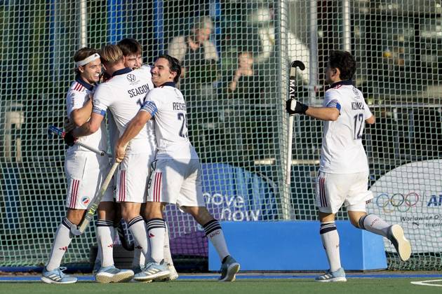 Players of Mannheimer HC MHC , celebrate the goal, celebrate the goal, goal, celebration, cheers about the goal, rejoicing, joy, rejoices, optimistic, positive, game scene, highlight, action, 27 10 2024, Mannheim Germany , Hockey, 1 Bundesliga, Men, Mannheimer HC UHC Hamburg xozx