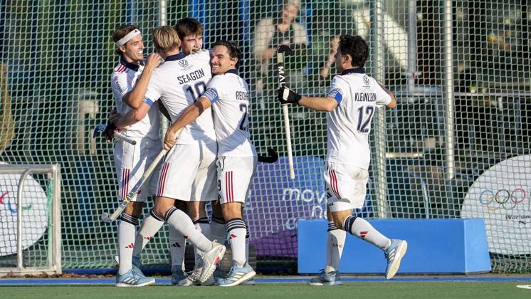 Players of Mannheimer HC MHC , celebrate the goal, celebrate the goal, goal, celebration, cheers about the goal, rejoicing, joy, rejoices, optimistic, positive, game scene, highlight, action, 27 10 2024, Mannheim Germany , Hockey, 1 Bundesliga, Men, Mannheimer HC UHC Hamburg xozx