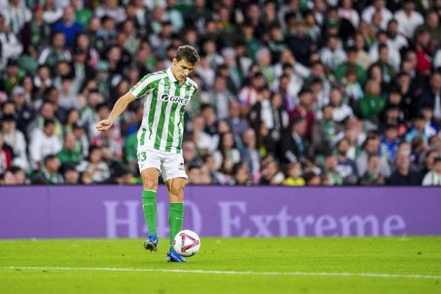 October 27, 2024, Sevilla, Sevilla, SPAIN: Diego Llorente of Real Betis in action during the Spanish league, LaLiga EA Sports, football match played between Real Betis and Atletico de Madrid at Benito Villamarin stadium on October 27, 2024, in Sevilla, Spain. Sevilla SPAIN - ZUMAa181 20241027_zaa_a181_217 Copyright: xJoaquinxCorcherox