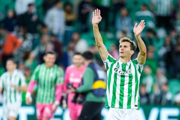 October 27, 2024, Sevilla, Sevilla, SPAIN: Diego Llorente of Real Betis gestures during the Spanish league, LaLiga EA Sports, football match played between Real Betis and Atletico de Madrid at Benito Villamarin stadium on October 27, 2024, in Sevilla, Spain. Sevilla SPAIN - ZUMAa181 20241027_zaa_a181_272 Copyright: xJoaquinxCorcherox