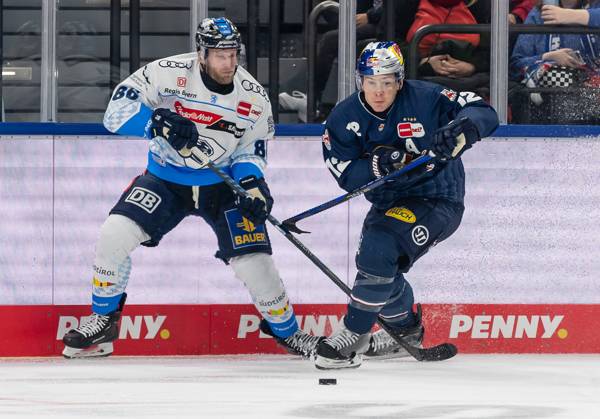 Fight for the puck duel between Daniel Pietta ERC Ingolstadt Panther, 86 and Ben Smith EHC Red Bull Muenchen, 12 GER, EHC Red Bull Muenchen vs ERC Ingolstadt Panther, Ice Hockey, DEL, Matchday 13, Season 2024 2025, 27 10 2024 GER, EHC Red Bull Muenchen vs ERC Ingolstadt Panther, Ice Hockey, DEL, Matchday 13, Season 2024 2025, 27 10 2024 Muenchen Copyright: xEibner-Pressefoto FranzxFeinerx EP_HFR
