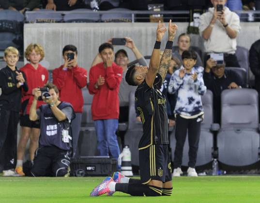 October 27, 2024, Los Angeles, California, USA: Denis Bouanga 99 of the LAFC celebrates after scoring a goal on a penalty kick during the Audi 2024 MLS, Fussball Herren, USA Cup Playoffs Round One Game 1 of 3 against the Vancouver Whitecaps on Sunday October 27, 2024 at BMO Stadium in Los Angeles, California. JAVIER ROJAS PI Los Angeles USA - ZUMAp124 20241027_zaa_p124_005 Copyright: xJavierxRojasx