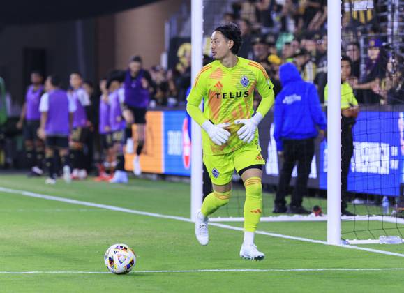 October 27, 2024, Los Angeles, California, USA: Goalkeeper, Yohei Takaoka 1 of the Vancouver Whitecaps during the Audi 2024 MLS, Fussball Herren, USA Cup Playoffs Round One Game 1 of 3 against the Los Angeles Football Club on Sunday October 27, 2024 at BMO Stadium in Los Angeles, California. LAFC defeats Whitecaps, 2-1. ARIANA RUIZ PI Los Angeles U.S - ZUMAp124 20241027_zaa_p124_054 Copyright: xArianaxRuizx