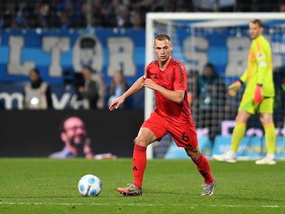 Joshua Kimmich FC Bayern Muenchen in action, on the ball, single action during the Bundesliga 1 match between VfL Bochum 1848 and FC Bayern München, Vonovia Ruhrstadion on October 27, 2024 in Bochum, Germany Photo by Ralf Treese DeFodi Images Joshua Kimmich FC Bayern Muenchen controls the ball during the Bundesliga match between VfL Bochum 1848 and FC Bayern München at Vonovia Ruhrstadion on October 27, 2024 in Bochum, Germany Photo by Ralf Treese DeFodi Images DFL regulations prohibit any use of photographs as image sequences and or quasi video not used in POL SRB CRO FRA GBR NED ITA USA Defodi 521 BOCFCB20241027 180 Defodi-521 not used in POL SRB CRO FRA GBR NED ITA USA DFL regulations prohibit any use of photographs as image sequences and or quasi-video.