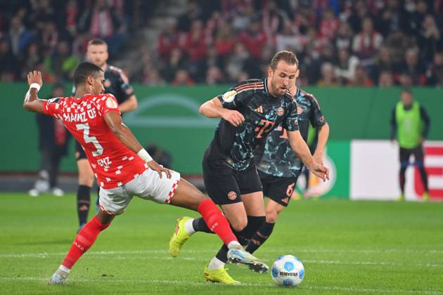Harry KANE Bayern Muenchen , action,duel against Moritz JENZ 1 FSV Mainz 05 Soccer DFB Pokal 2 Round 1 FSV Mainz 05 FC Bayern Muenchen 0 4 on 30 10 2024,MEWA ARENA Season 2024 2025,