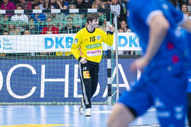 Simon Gade TSV Hannover Burgdorf, No. 16 v l , TSV Hannover Burgdorf red against TVB Stuttgart blue on matchday 9 of the 2024 2025 season in the DAIKIN Handball Bundesliga 31 10 2024, ZAG Arena Hannover, GER , Copyright: xJanxGuentherx xTSVxHannover-Burgdorfx