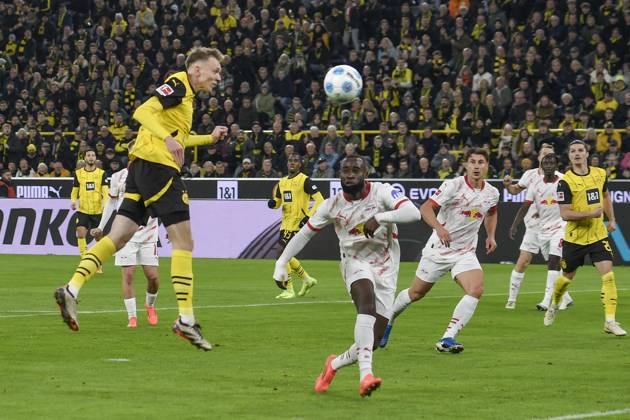 Penalty area scene Goal chance by Maximilian Beier Dortmund 14 02 11 2024 Football Borussia Dortmund vs RB Leipzig, Signal Iduna Park, Dortmund, DFB DFL REGULATIONS PROHIBIT ANY USE OF PHOTOGRAPHS AS IMAGE SEQUENCES AND OR QUASI VIDEO NRW Germany Copyright: xpepphotox xHorstxMauelshagenx pep00321, pep_20241102_hm_0431