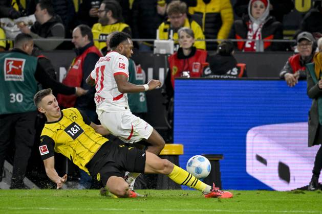 Nico Schlotterbeck Borussia Dortmund and Lois Openda RB Leipzig fighting for the ball, Bundesliga, Borussia Dortmund v RB Leipzig, Signal Iduna Park, 02 11 2024, Dortmund, Germany not used in POL SRB CRO FRA GBR NED ITA USA Defodi 067 BVBRBL20241102 033 Defodi-067 not used in POL SRB CRO FRA GBR NED ITA USA DFL regulations prohibit any use of photographs as image sequences and or quasi-video.