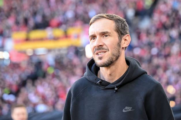 Coach Julian Schuster SC Freiburg Looks on during the Bundesliga match between SC Freiburg and 1 FSV Mainz 05, Europa Park Stadium on November 03, 2024 in Freiburg, Germany Photo by Harry Langer DeFodi Images Coach Julian Schuster SC Freiburg Looks on during the Bundesliga match between SC Freiburg and 1 FSV Mainz 05 at Europa Park Stadium on November 3, 2024 in Freiburg, Germany Photo by Harry Langer DeFodi Images DFL regulations prohibit any use of photographs as image sequences and or quasi video not used in POL SRB CRO FRA GBR NED ITA USA Defodi 541 SCFFSVV20241103 003 Defodi-541 not used in POL SRB CRO FRA GBR NED ITA USA DFL regulations prohibit any use of photographs as image sequences and or quasi-video.