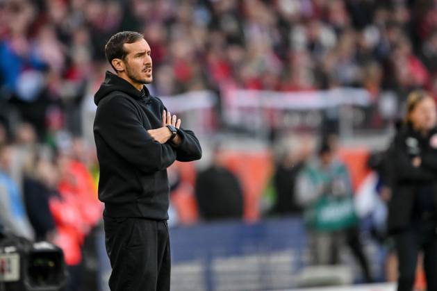 Coach Julian Schuster SC Freiburg Looks on during the Bundesliga match between SC Freiburg and 1 FSV Mainz 05, Europa Park Stadium on November 03, 2024 in Freiburg, Germany Photo by Harry Langer DeFodi Images Coach Julian Schuster SC Freiburg Looks on during the Bundesliga match between SC Freiburg and 1 FSV Mainz 05 at Europa Park Stadium on November 3, 2024 in Freiburg, Germany Photo by Harry Langer DeFodi Images DFL regulations prohibit any use of photographs as image sequences and or quasi video not used in POL SRB CRO FRA GBR NED ITA USA Defodi 541 SCFFSV20241103 121 Defodi-541 not used in POL SRB CRO FRA GBR NED ITA USA DFL regulations prohibit any use of photographs as image sequences and or quasi-video.