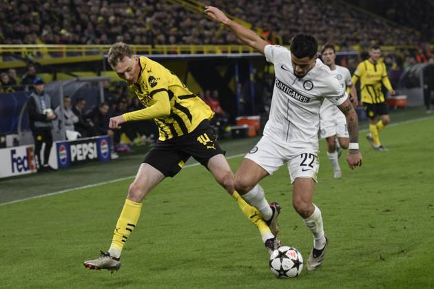 from left in duel Maximilian Beier Dortmund 14 Jusuf Gazibegovic Graz 22 05 11 2024 Soccer, Champions League, Borussia Dortmund vs Sturm Graz, Signal Iduna Park, Dortmund, NRW Germany Copyright: xpepphotox xHorstxMauelshagenx pep00321, pep_20241105_hm_0425