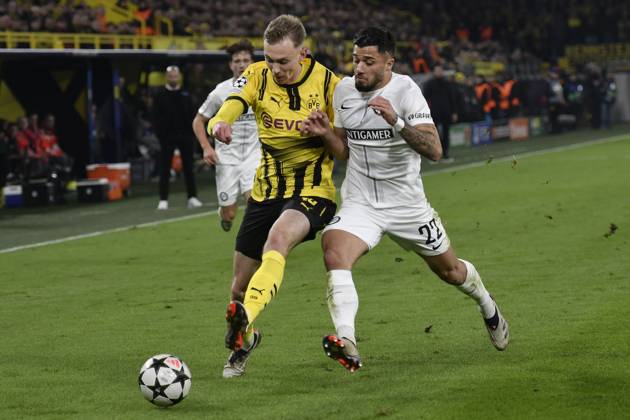 from left in duel Maximilian Beier Dortmund 14 Jusuf Gazibegovic Graz 22 05 11 2024 Soccer, Champions League, Borussia Dortmund vs Sturm Graz, Signal Iduna Park, Dortmund, NRW Germany Copyright: xpepphotox xHorstxMauelshagenx pep00321, pep_20241105_hm_0421