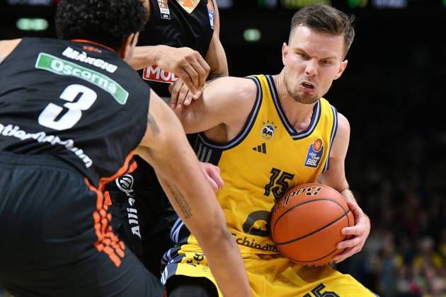 Martin Hermannsson (ALBA Berlin, 15) GER, Alba Berlin gegen Ratiopharm Ulm, Basketball, Basketball Bundesliga, Saison 2024 2025, 8. Spieltag, 09.11.2024 GER, Alba Berlin gegen Ratiopharm Ulm, Basketball, Basketball Bundesliga, Saison 2024 2025, 8. Spieltag, 09.11.2024 Berlin Copyright: xEibner-Pressefoto RyanxSleimanx EP_RSN