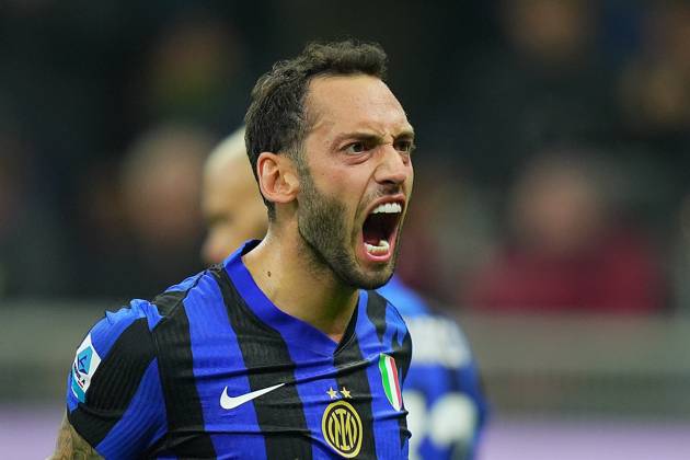 Inter Milan s Hakan Calhanoglu celebrates after scoring 1-1 during the Serie A soccer match between Inter and Napoli at San Siro Stadium in Milan , North Italy - Sunday , november 10 , 2024. - Soccer .  Copyright: xSpada LaPressex