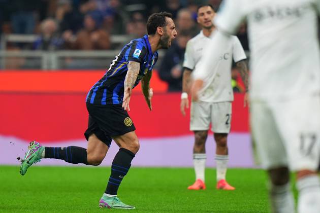 Inter Milan s Hakan Calhanoglu celebrates after scoring 1-1 during the Serie A soccer match between Inter and Napoli at San Siro Stadium in Milan , North Italy - Sunday , november 10 , 2024. - Soccer .  Copyright: xSpada LaPressex