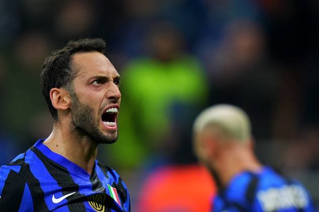 Inter Milan s Hakan Calhanoglu celebrates after scoring 1-1 during the Serie A soccer match between Inter and Napoli at San Siro Stadium in Milan , North Italy - Sunday , november 10 , 2024. - Soccer .  Copyright: xSpada LaPressex
