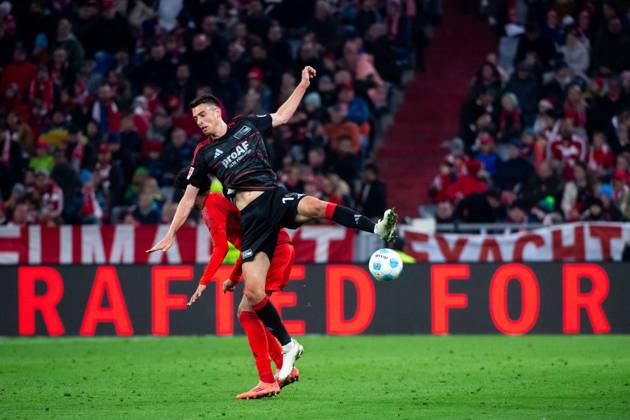 Janik Haberer FC Union Berlin, 19 in duel with Adam Aznou FC Bayern Muenchen, 48 , GER, FC Bayern Muenchen FCB vs 1 FC Union Berlin FCU , Soccer Bundesliga, Matchday 9, Season 2024 2025, 02 11 2024 DFB DFL regulations prohibit any use of photographs as image sequences and or quasi video GER, FC Bayern Muenchen FCB vs 1 FC Union Berlin FCU , Soccer Bundesliga, Matchday 9, Season 2024 2025, 02 11 2024 Muenchen Copyright: xEibner-Pressefoto Memmlerx EP_MMR
