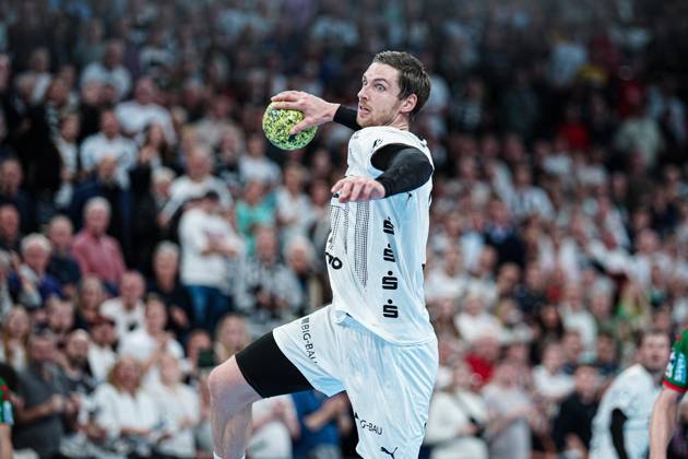 Throw Goal Hendrik Pekeler THW Kiel, 61 GER, THW Kiel vs SC Magdeburg, Handball, DHB Pokal, Round of 16, Season 2024 2025, 13 11 2024 GER, THW Kiel vs SC Magdeburg, Handball, DHB Pokal, Round of 16, Season 2024 2025, 13 11 2024 Kiel Copyright: xEibner-Pressefoto MarcelxvonxFehrnx EP_MFN