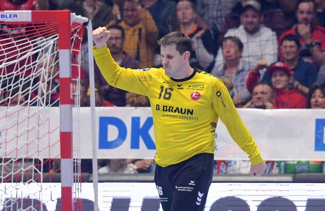 Cheers for Nebojsa Simic Goalkeeper MT Melsungen 16 , GER, MT Melsungen SC Magdeburg, Handball, 1 Bundesliga, Matchday 10, Season 2024 2025, 16 11 2024, GER, MT Melsungen SC Magdeburg, Handball, 1 Bundesliga, Matchday 10, Season 2024 2025, 16 11 2024 Kassel Copyright: xEibner-Pressefotox xRolandxSippelx EP_RSL