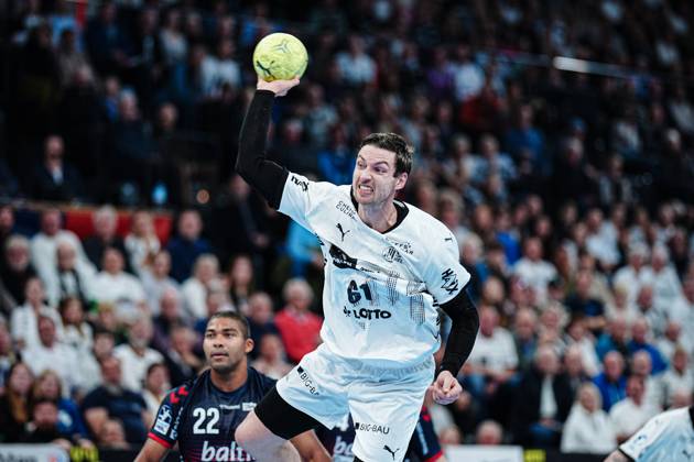 Throw Goal Hendrik Pekeler THW Kiel, 61 GER, THW Kiel vs SG Flensburg Handewitt, Handball, Bundesliga, Matchday, 10, Season 2024 2025, 17 11 2024 GER, THW Kiel vs SG Flensburg Handewitt, Handball, Bundesliga, Matchday, 10, Season 2024 2025, 17 11 2024 Kiel Copyright: xEibner-Pressefoto MarcelxvonxFehrnx EP_MFN